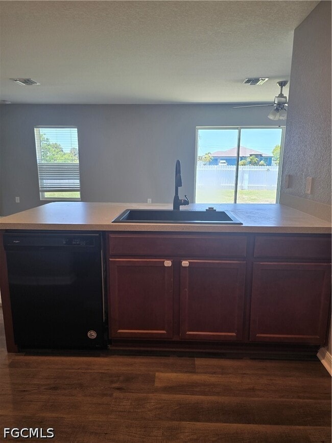 Building Photo - 2122 NE 13th Pl