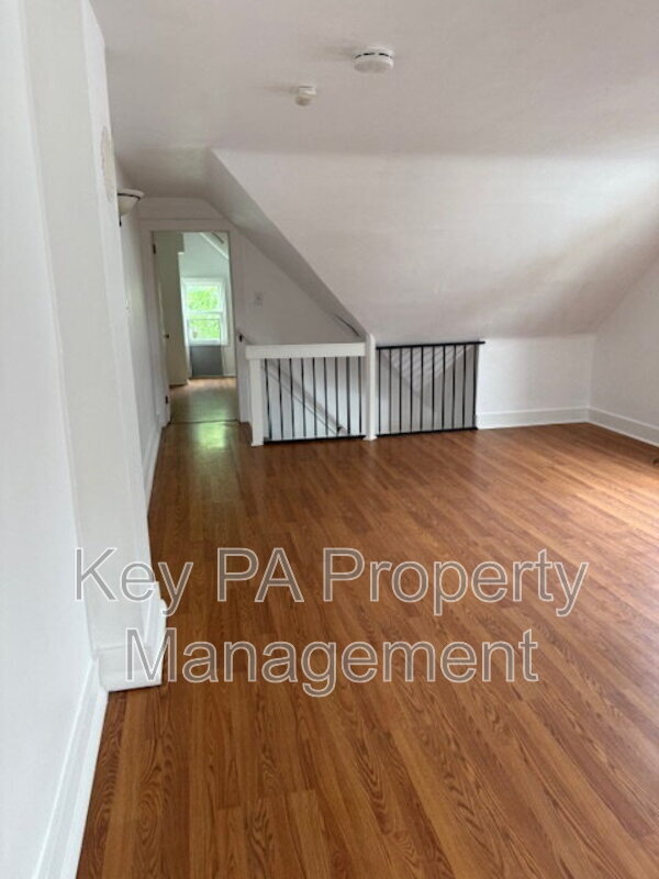 Building Photo - 471 Hodgson St