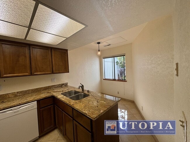 Building Photo - 2726 Hampton Ln