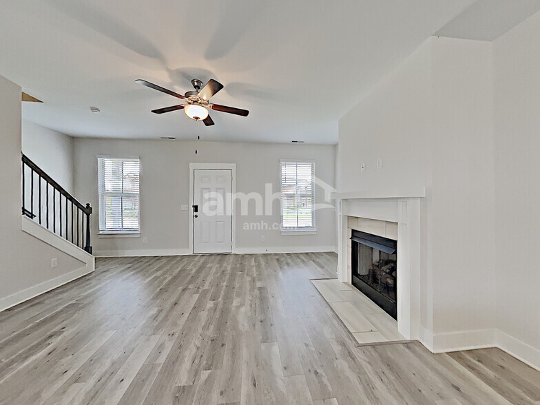Building Photo - 5133 Jack Byrnes Dr