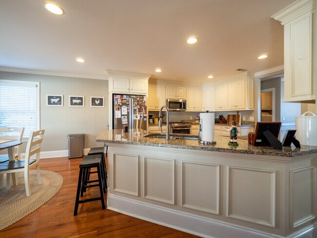 Building Photo - Available Mid-June in popular Carolina Palms!
