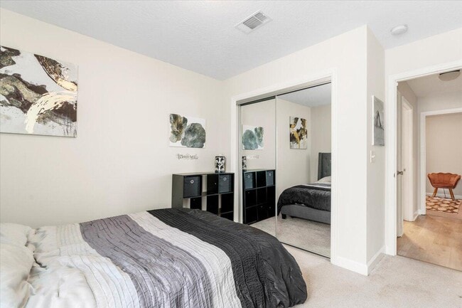 Building Photo - 676 Ventana Dr