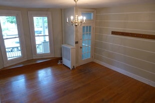 Building Photo - 2934 Huntingdon Ave