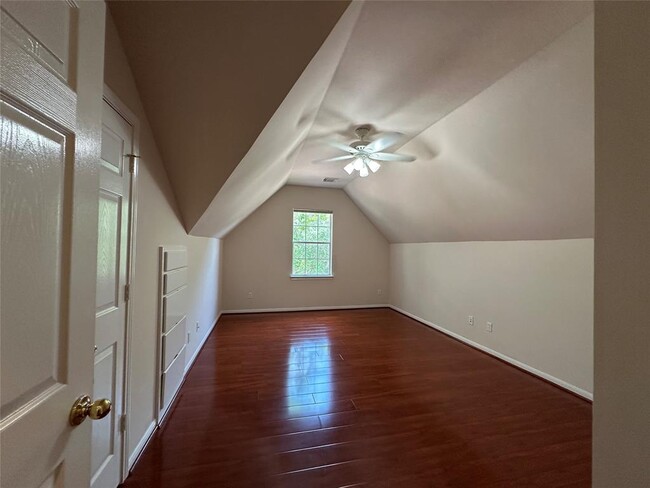 Building Photo - 17 Ambleside Crescent Dr