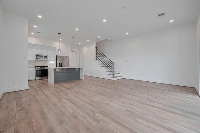 Building Photo - 3510 Hadley St