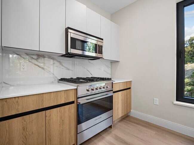 Building Photo - 249 Corey Rd