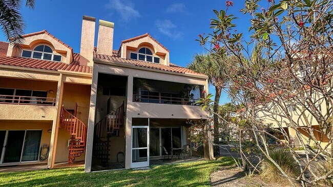 Building Photo - 1635 Royal Palm Dr S