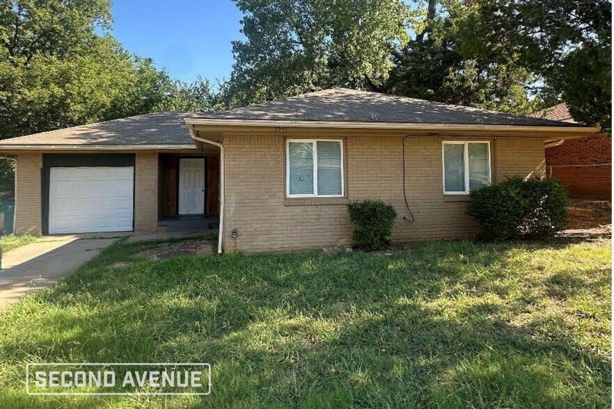 Primary Photo - 1521 Meyers Pl