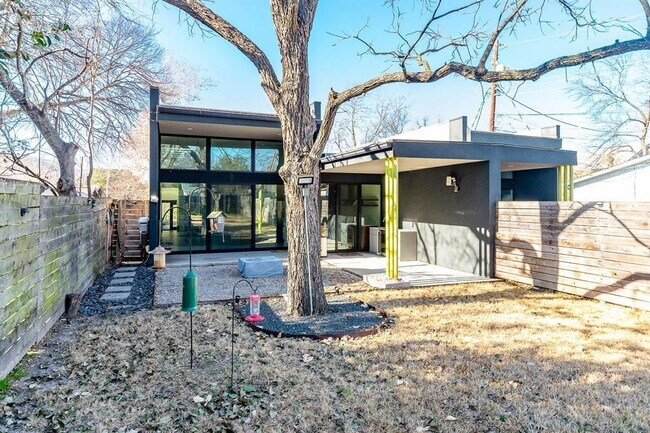 Building Photo - 3305 Garden Villa Ln