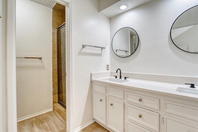 Building Photo - 5860 Sampley Way