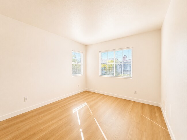 Building Photo - Beautifully Updated 5 Bedroom House with 3 Car Garage For Rent