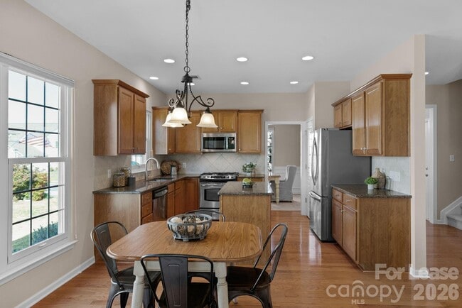 Building Photo - 2076 Belair Dr