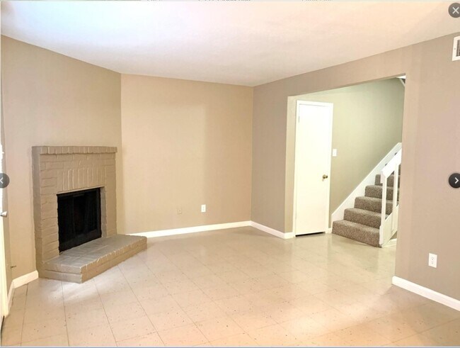 Building Photo - 2200 Cypress Landing Rd