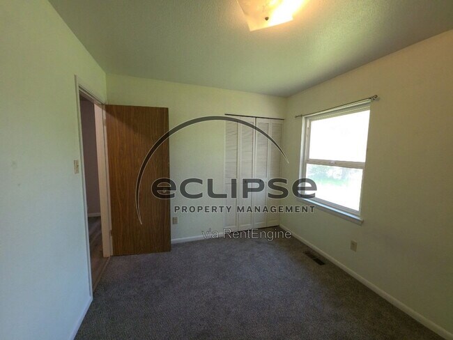 Building Photo - 721 Lee Dr