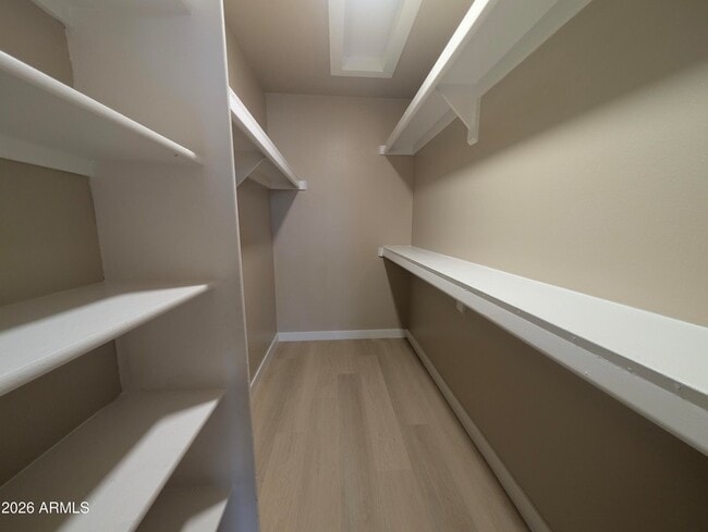 Building Photo - 533 W Guadalupe Rd