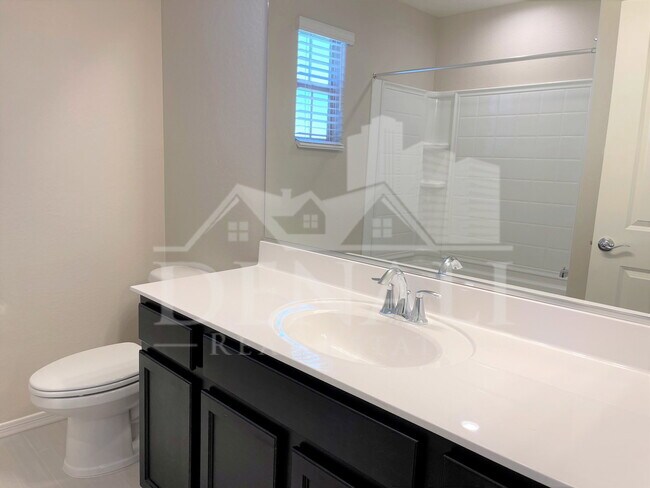 Building Photo - 905 S Canal Dr