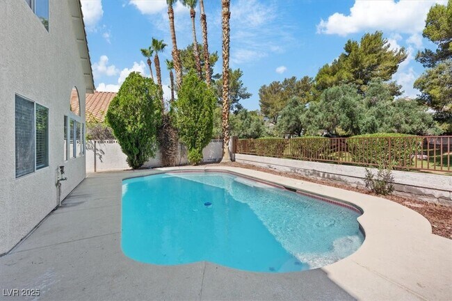 Building Photo - 1817 Tropical Breeze Dr
