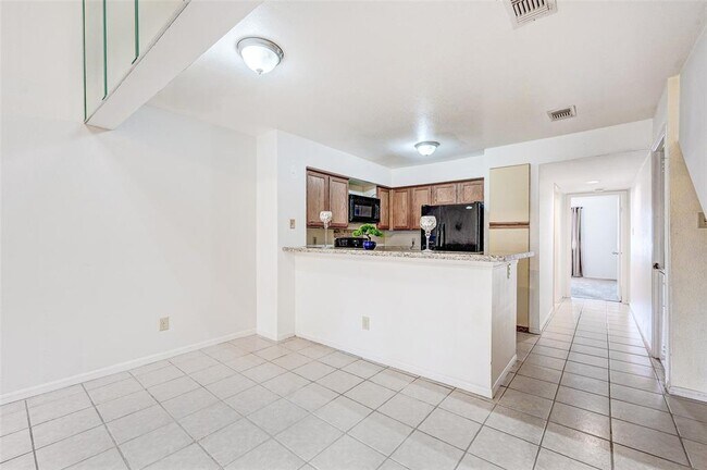 Building Photo - 16800 Sugar Pine Dr
