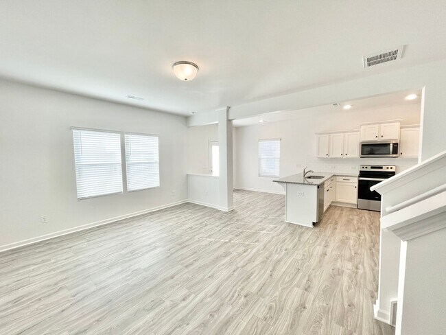 Building Photo - 3 br Paired Home minutes from I-77 and I-40 Tour today! MOVE IN SPECIAL