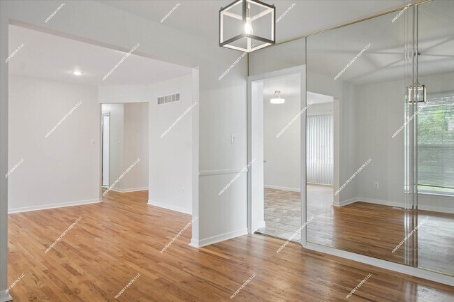 Building Photo - Rare Rental! Beautiful 1900 sq ft 3-bedroo...