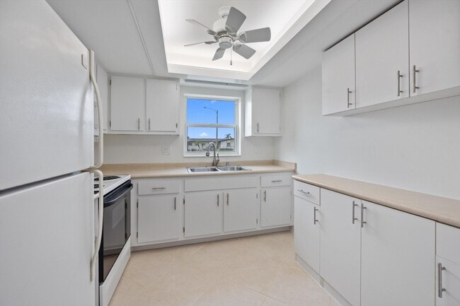 Building Photo - 2765 Ashley Dr W