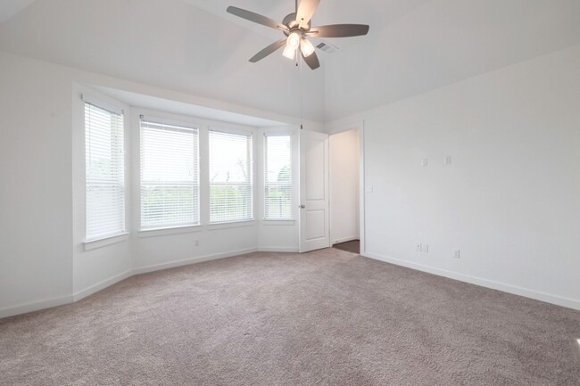 Building Photo - 124 Rosebush Dr