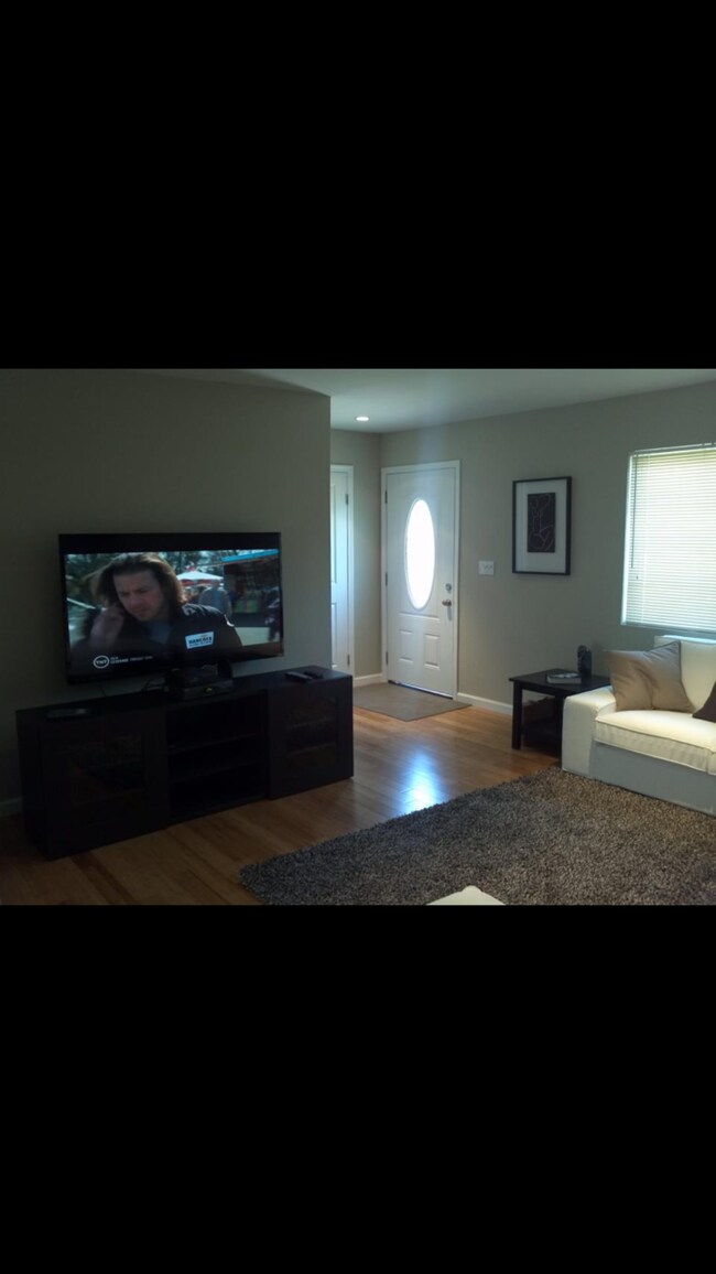 Building Photo - 1427 Rock Glen Ave