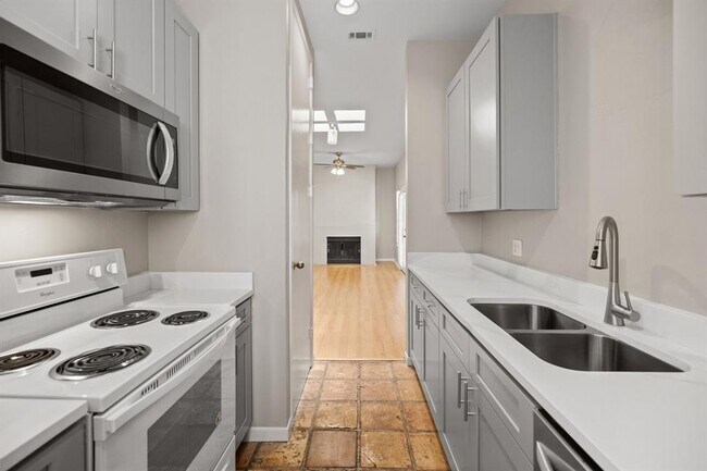 Building Photo - 712 Graham Pl