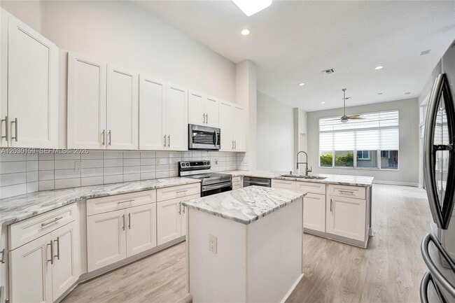 Building Photo - 6334 SW 192nd Ave