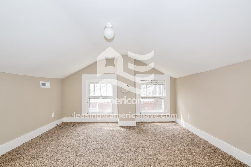 Building Photo - 316 N Regan St