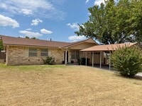 Building Photo - Beautifully Updated