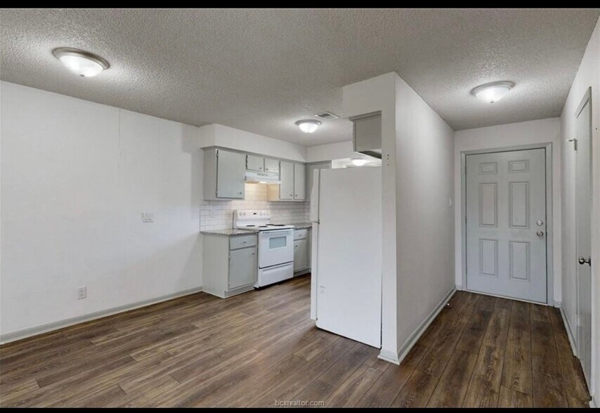 Building Photo - 2087 W Osr