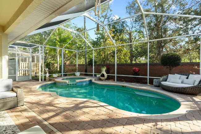 Building Photo - Beautiful 4-Bedroom Pool Home in the Heart of Westchase