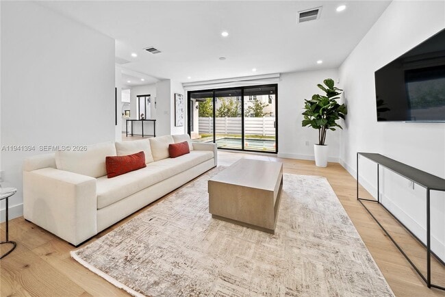 Building Photo - 600 NE 57th St