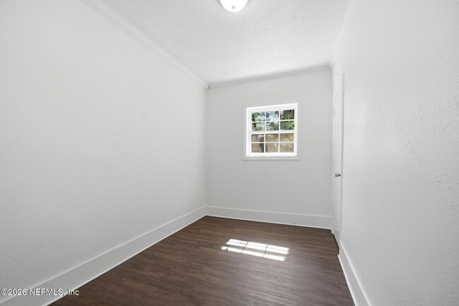 Building Photo - 557 E 60th St