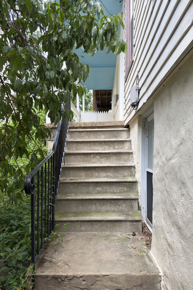 Building Photo - 1332 Dellwood Ave