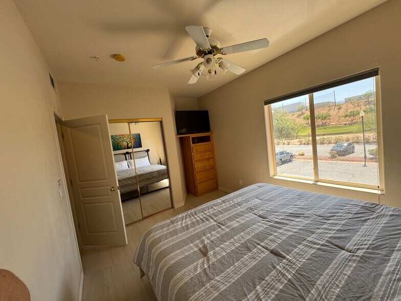 Building Photo - 400 Paradise Pky