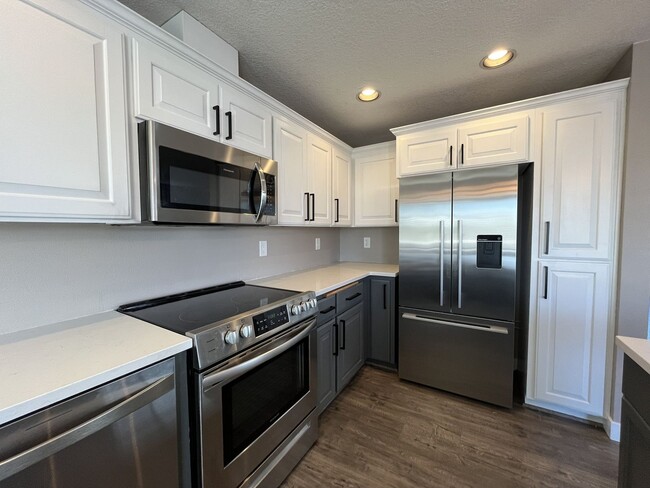 Building Photo - Beautiful Single-Level 3 Bedroom Home with Modern Kitchen and Open Floor Plan