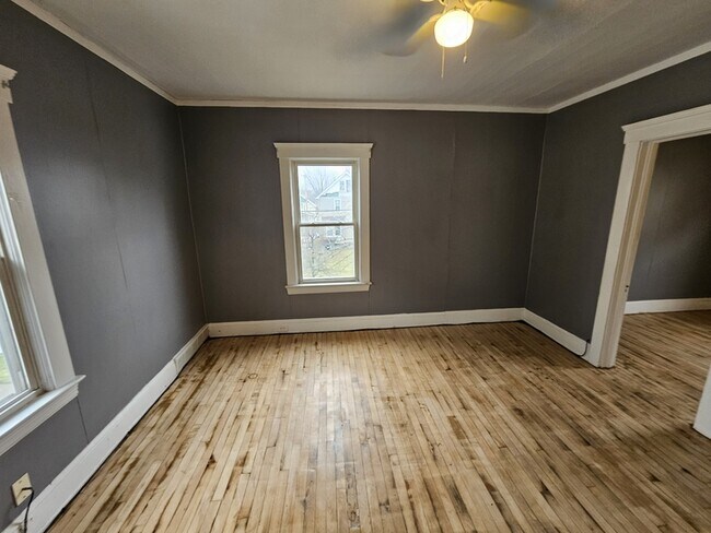 Building Photo - 2059 W 105th St