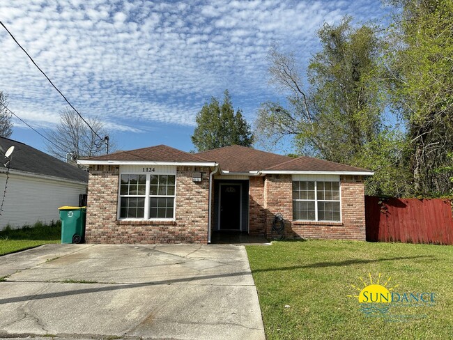 Primary Photo - Pet Friendly 4 Bedroom Home in Fort Walton...