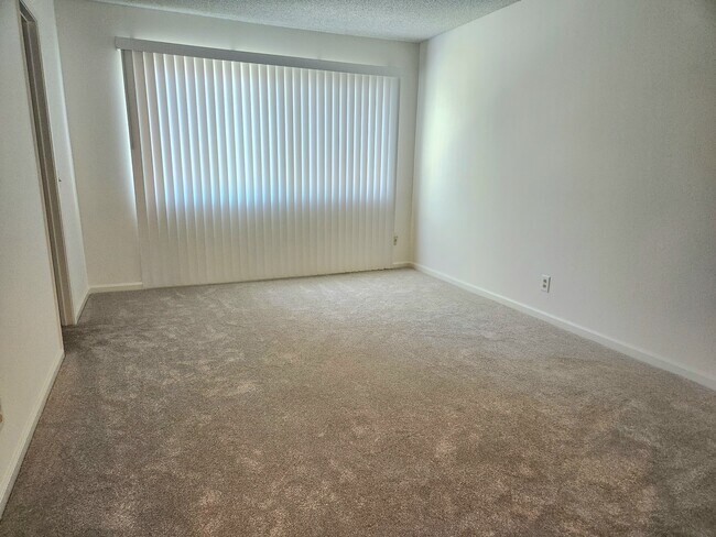 Building Photo - 6551 Wystone Ave