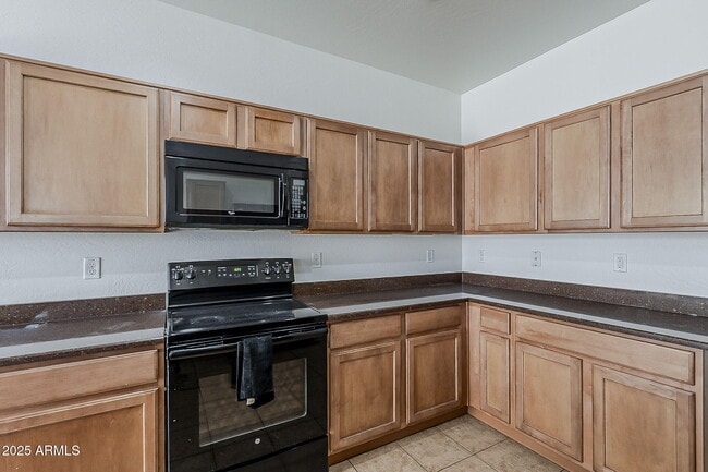 Building Photo - 3022 E Donner Dr