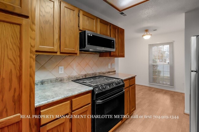 Building Photo - Charming HOME in Prime South Charlotte Location!