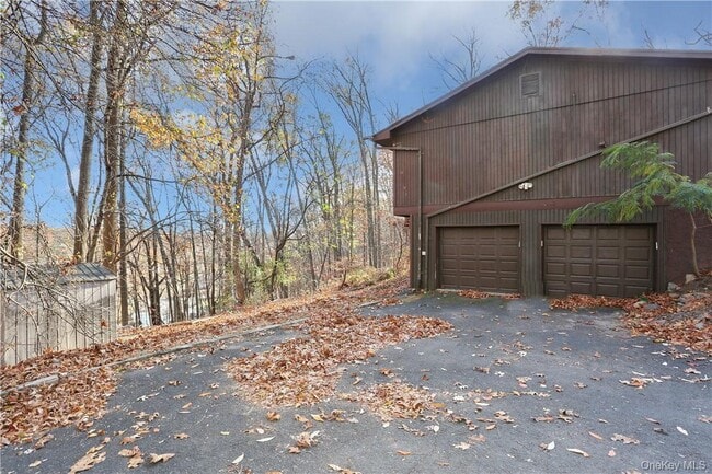 Building Photo - 9 Country Club Ln