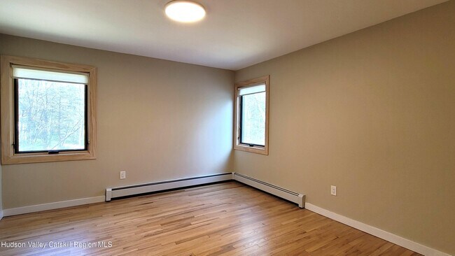 Building Photo - 90 Van Dale Rd