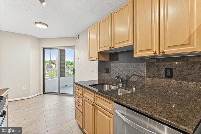 Building Photo - 2151 Jamieson Ave