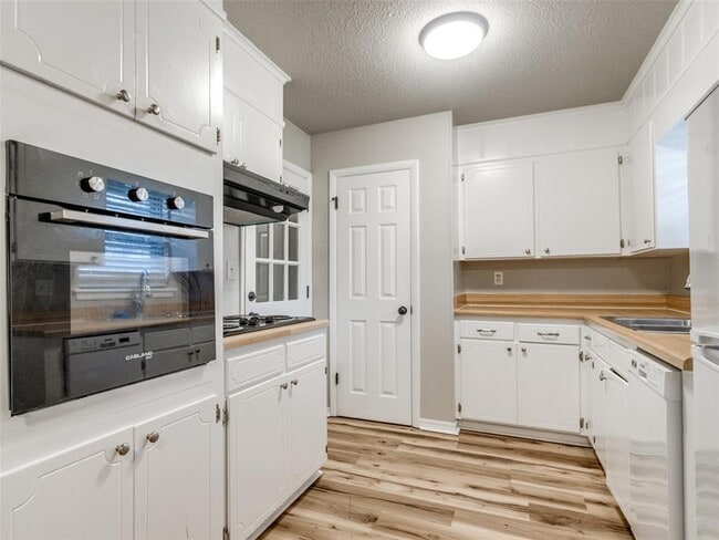 Building Photo - 1617 Avondale Dr