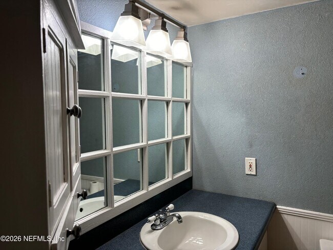 Building Photo - 1255B Ponce Island Dr