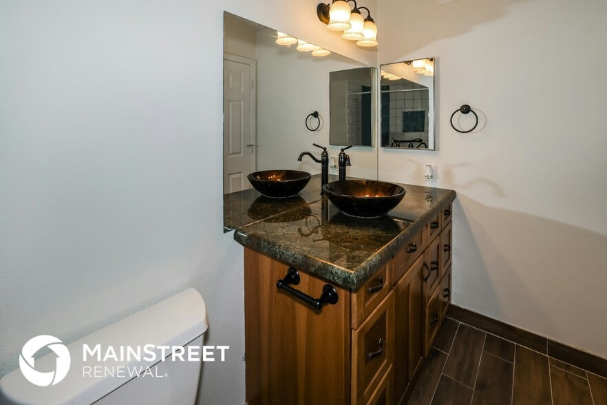 Building Photo - 5608 N 74th Dr