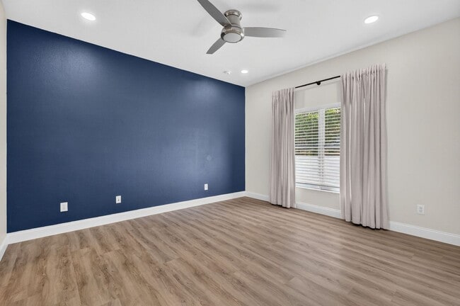 Building Photo - 3/2 Home on a Cul-de-Sac with Beautiful Yard!